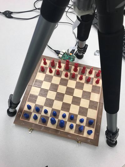 Arduino moves chess pieces using AI